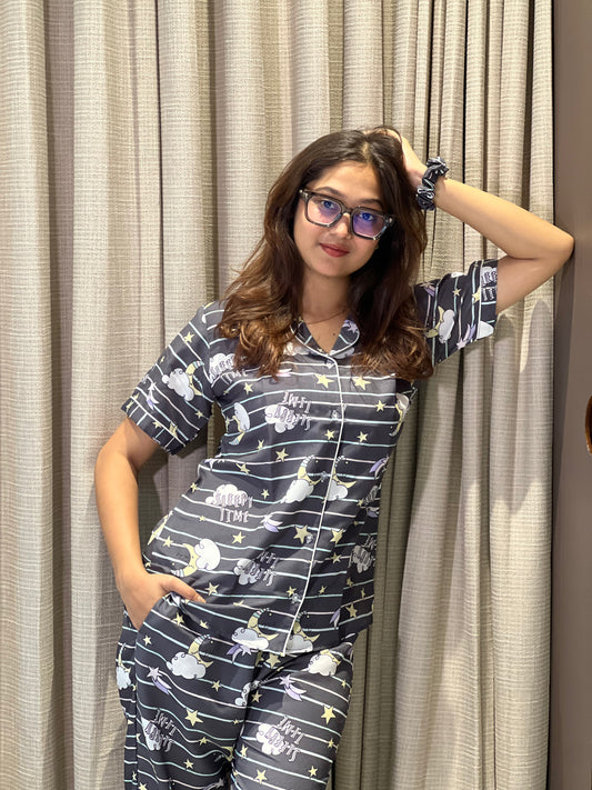 STAR PRINTED NIGHT SUITE WITH SCRUNCHES